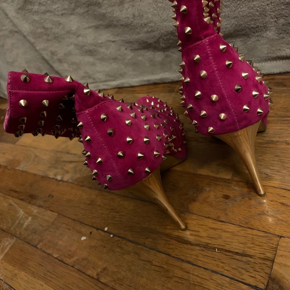 Pink spiked booties✨